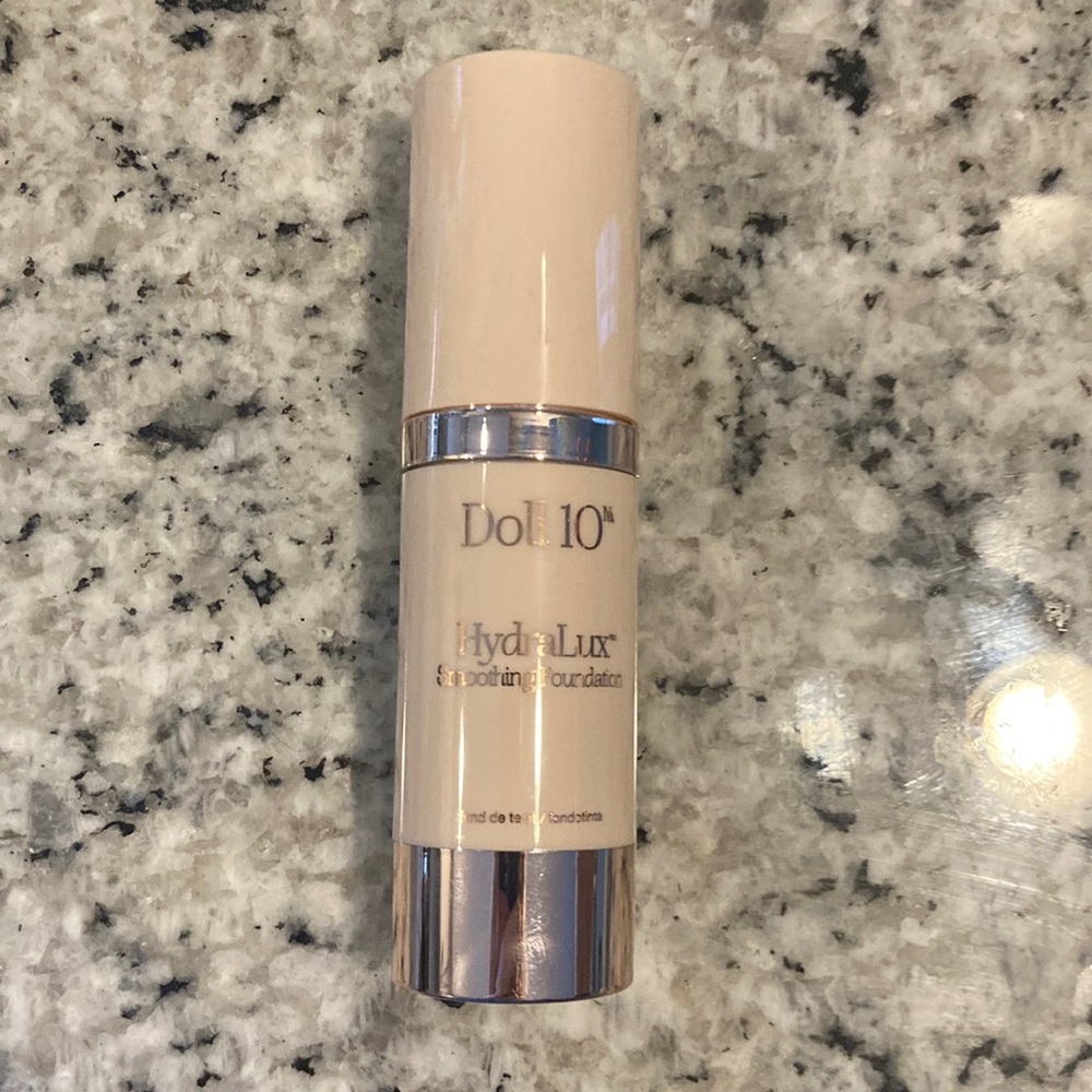 Hydralux shade DEEP foundation Doll10